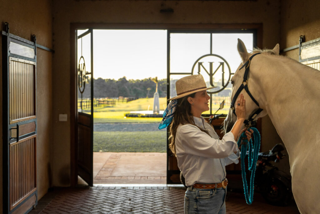 Diana Brooks no MJ Ranch - projeto da Arquitetura Equestre